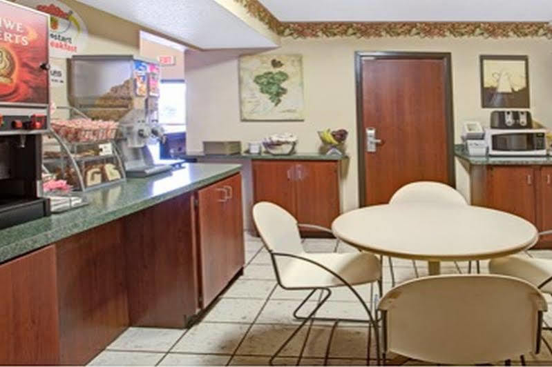 Super 8 Wentzville Eksteriør billede